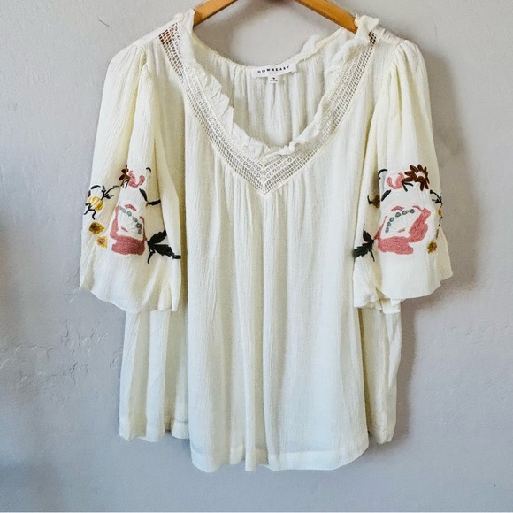 DownEast Cream Blouse‎ with Floral Embroidery - Picture 2 of 8